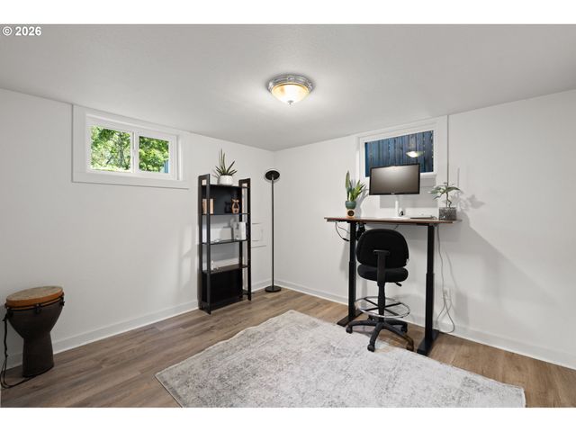 6362 N COMMERCIAL Ave, Portland, OR 97217