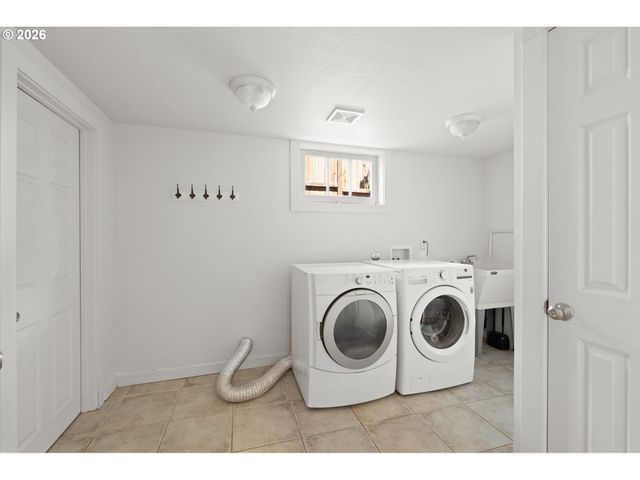 6362 N COMMERCIAL Ave, Portland, OR 97217