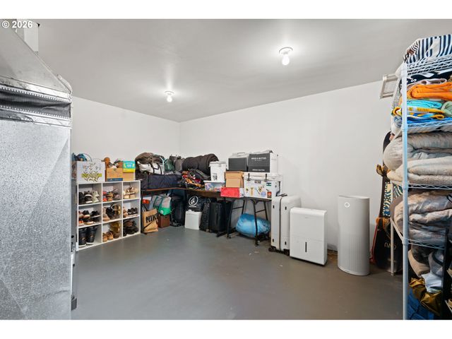 6362 N COMMERCIAL Ave, Portland, OR 97217