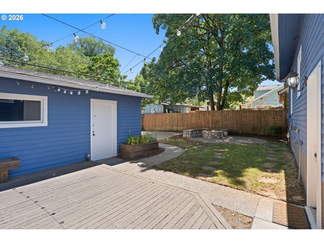 6362 N COMMERCIAL Ave, Portland, OR 97217