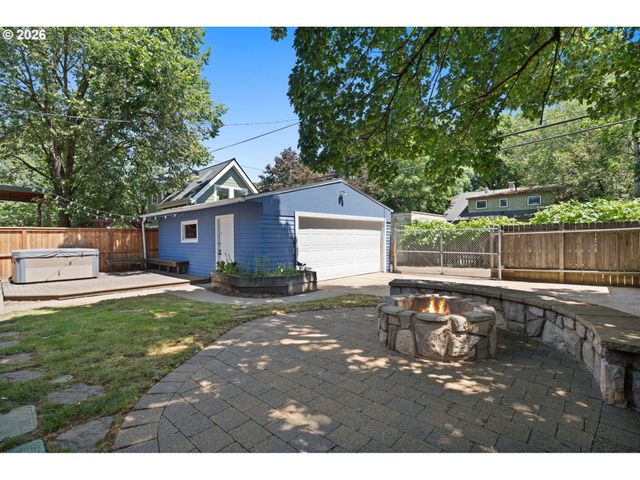 6362 N COMMERCIAL Ave, Portland, OR 97217
