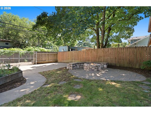 6362 N COMMERCIAL Ave, Portland, OR 97217