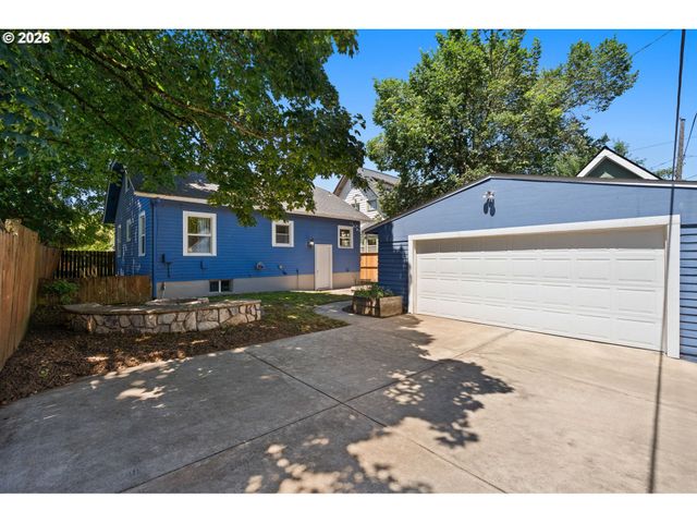 6362 N COMMERCIAL Ave, Portland, OR 97217