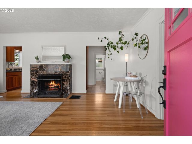 6362 N COMMERCIAL Ave, Portland, OR 97217