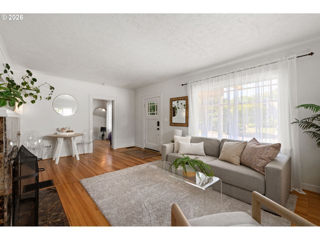 6362 N COMMERCIAL Ave, Portland, OR 97217