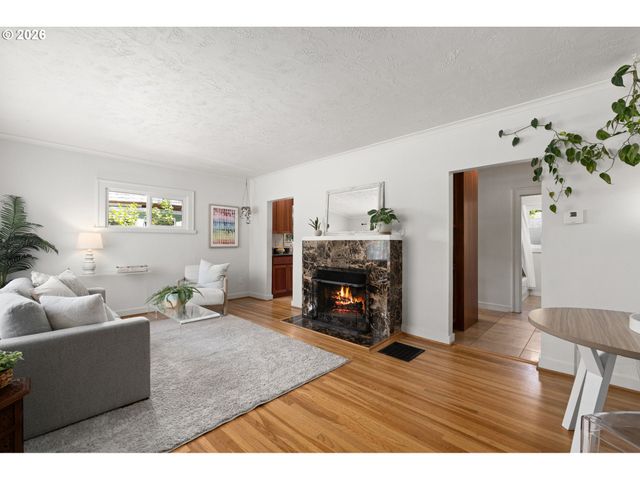 6362 N COMMERCIAL Ave, Portland, OR 97217