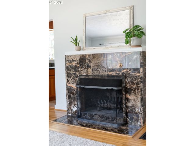 6362 N COMMERCIAL Ave, Portland, OR 97217