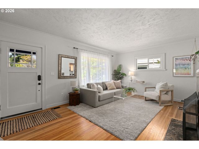 6362 N COMMERCIAL Ave, Portland, OR 97217