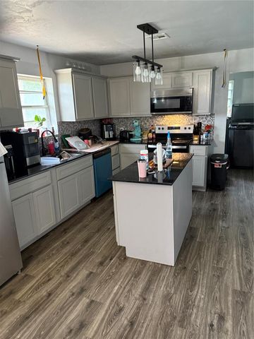 16 Wolf Lane, Tuttle, OK 73089