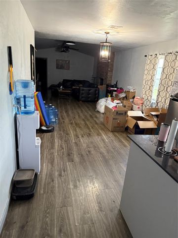 16 Wolf Lane, Tuttle, OK 73089