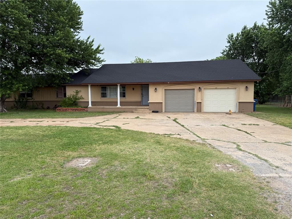 16 Wolf Lane, Tuttle, OK 73089