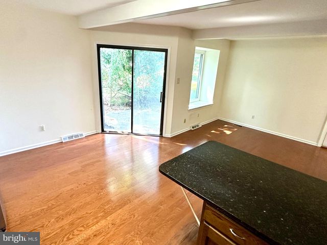 17 FARMINGTON PL, Newtown, PA 18940