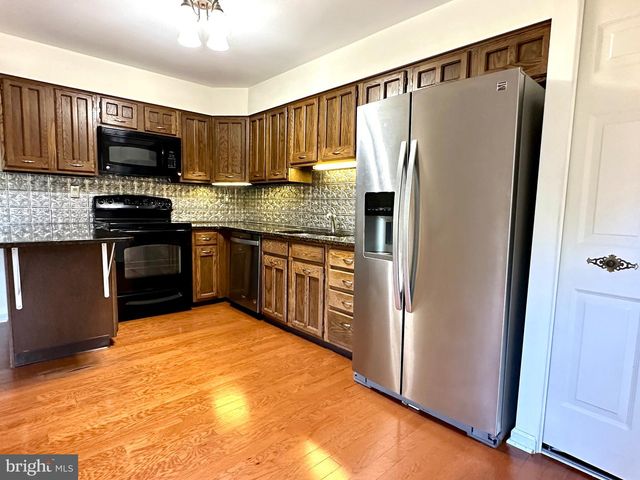 17 FARMINGTON PL, Newtown, PA 18940