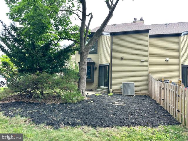 17 FARMINGTON PL, Newtown, PA 18940