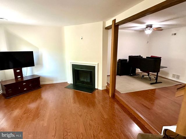 17 FARMINGTON PL, Newtown, PA 18940