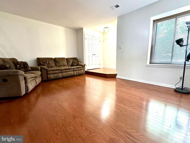 17 FARMINGTON PL, Newtown, PA 18940