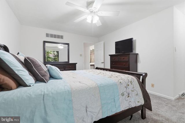 17 FARMINGTON PL, Newtown, PA 18940