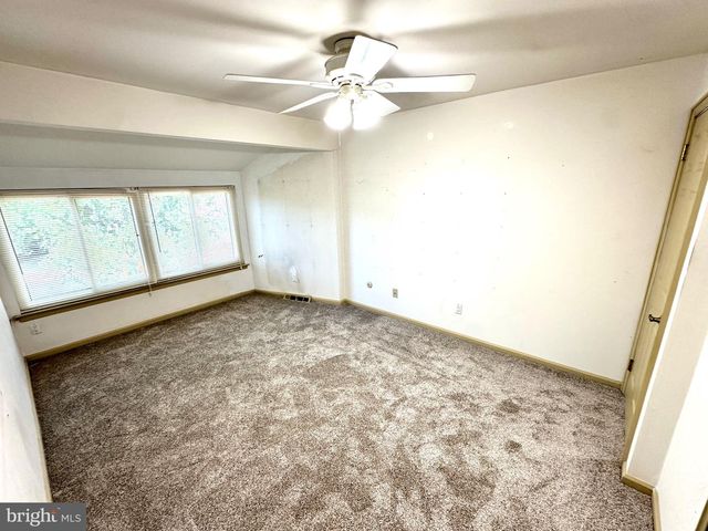 17 FARMINGTON PL, Newtown, PA 18940