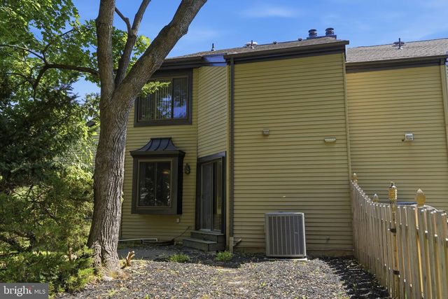 17 FARMINGTON PL, Newtown, PA 18940