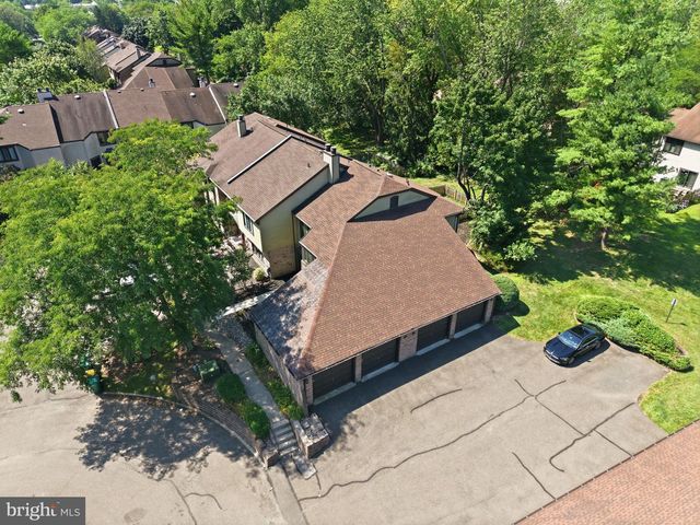 17 FARMINGTON PL, Newtown, PA 18940