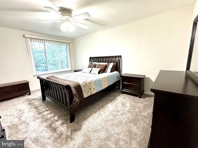 17 FARMINGTON PL, Newtown, PA 18940