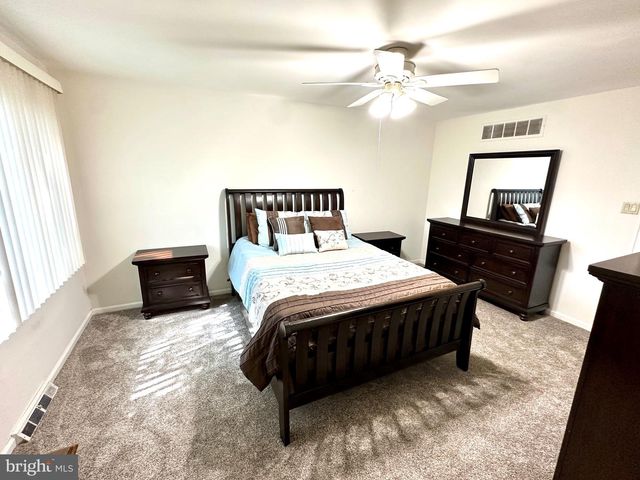 17 FARMINGTON PL, Newtown, PA 18940