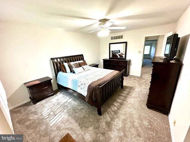 17 FARMINGTON PL, Newtown, PA 18940