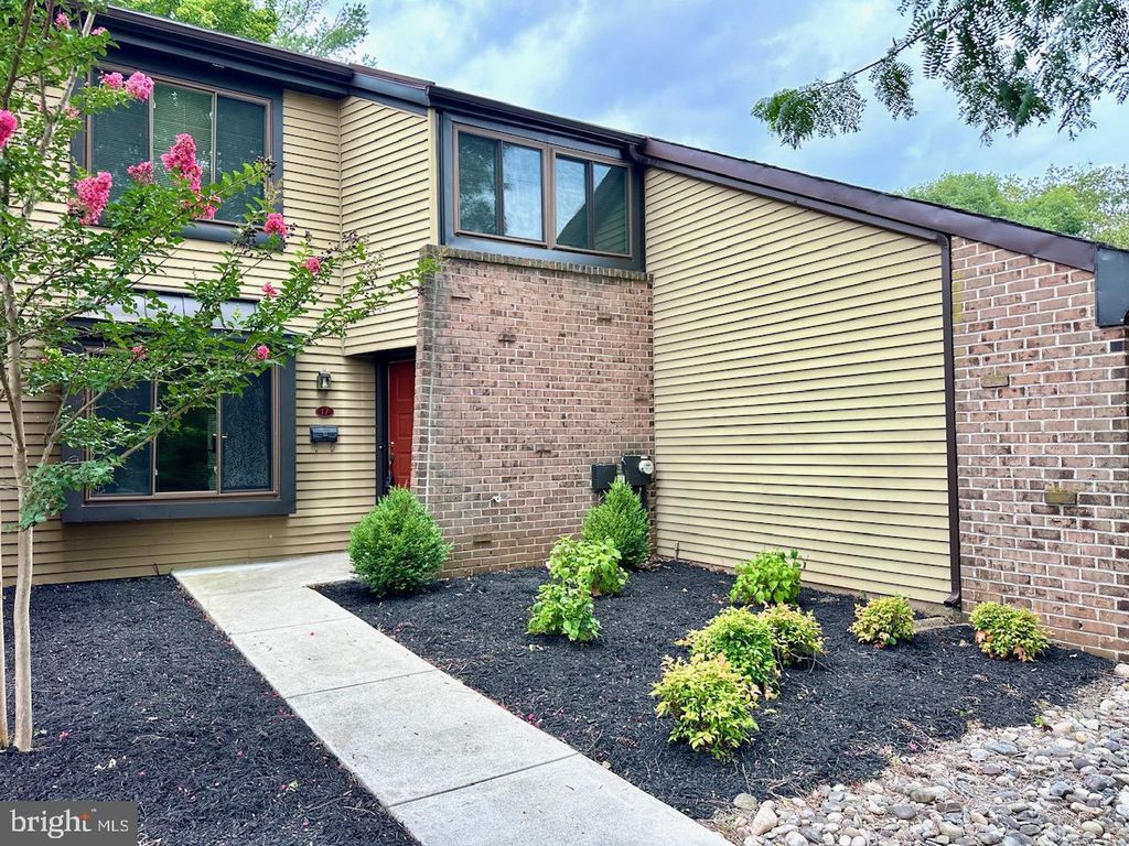 17 FARMINGTON PL, Newtown, PA 18940