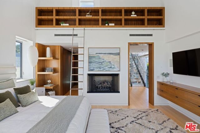 2910 & 2908 Strongs Drive, Venice, CA 90291