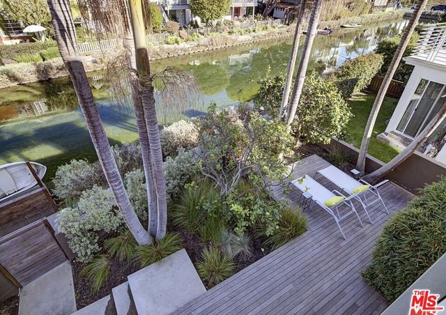 2910 & 2908 Strongs Drive, Venice, CA 90291