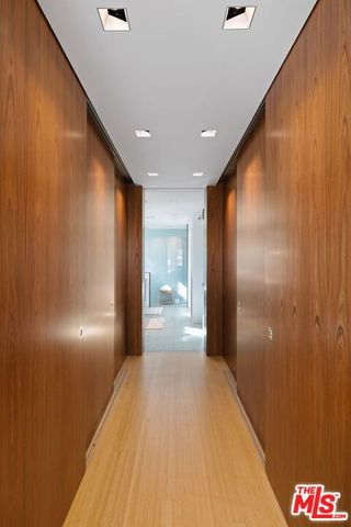 2910 & 2908 Strongs Drive, Venice, CA 90291