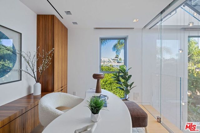 2910 & 2908 Strongs Drive, Venice, CA 90291