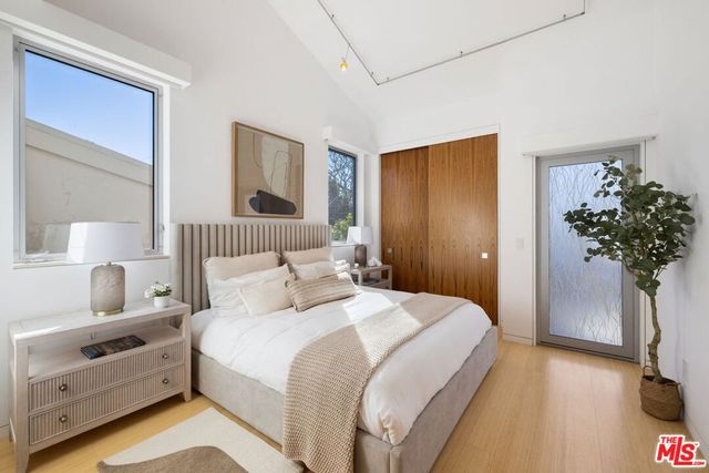 2910 & 2908 Strongs Drive, Venice, CA 90291