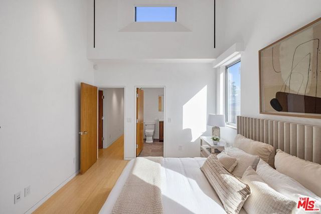 2910 & 2908 Strongs Drive, Venice, CA 90291