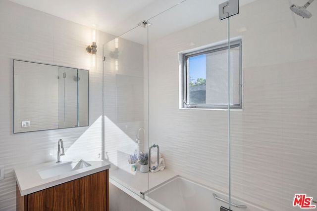 2910 & 2908 Strongs Drive, Venice, CA 90291