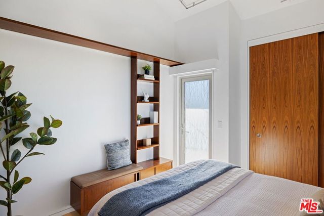 2910 & 2908 Strongs Drive, Venice, CA 90291