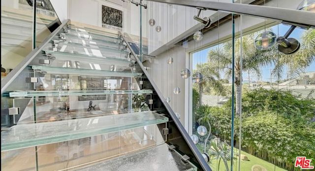 2910 & 2908 Strongs Drive, Venice, CA 90291