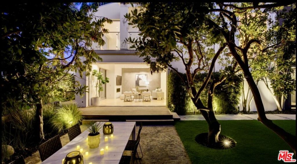 2910 & 2908 Strongs Drive, Venice, CA 90291