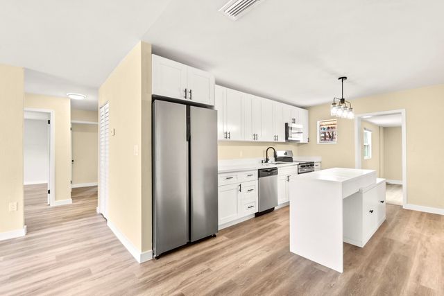 2105 Donald Avenue, Fort Pierce, FL 34946