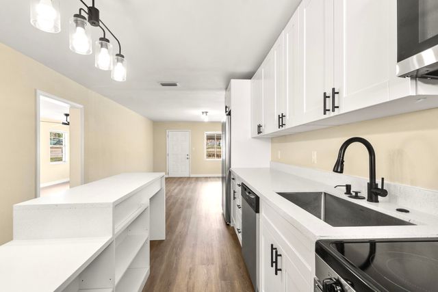 2105 Donald Avenue, Fort Pierce, FL 34946