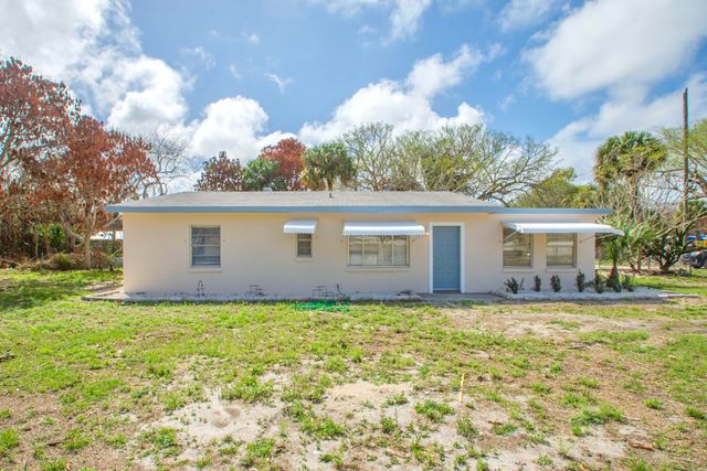 2105 Donald Avenue, Fort Pierce, FL 34946