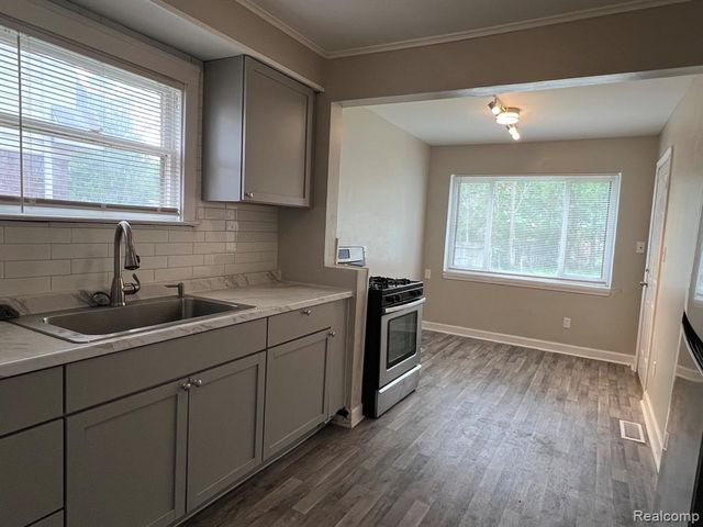 15385 Stansbury Street, Detroit, MI 48227