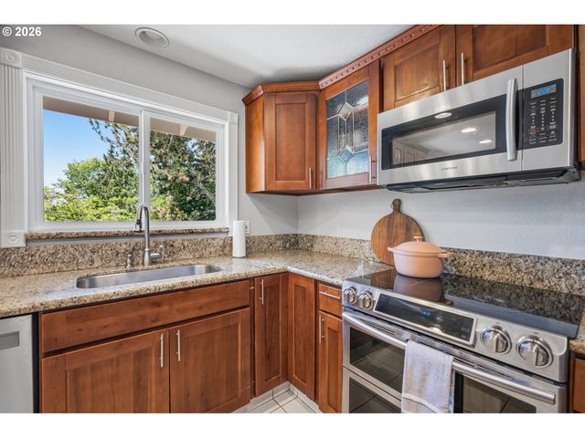 12050 Nw BIG FIR Cir, Portland, OR 97229
