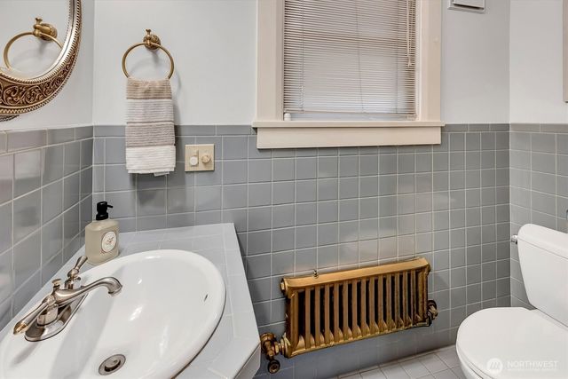 1518 4th Avenue N, Seattle, WA 98109