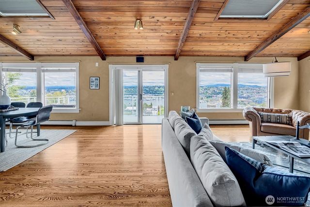 1518 4th Avenue N, Seattle, WA 98109