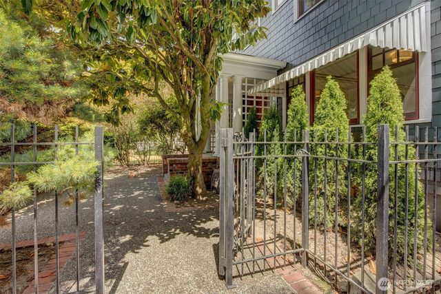 1518 4th Avenue N, Seattle, WA 98109