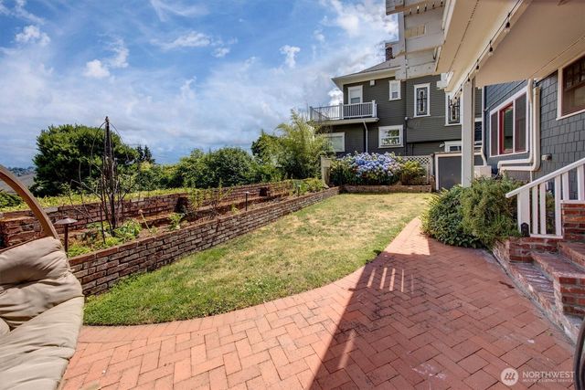 1518 4th Avenue N, Seattle, WA 98109