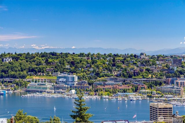 1518 4th Avenue N, Seattle, WA 98109