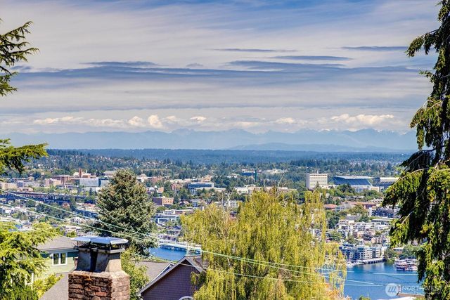 1518 4th Avenue N, Seattle, WA 98109