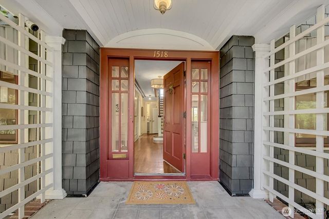 1518 4th Avenue N, Seattle, WA 98109